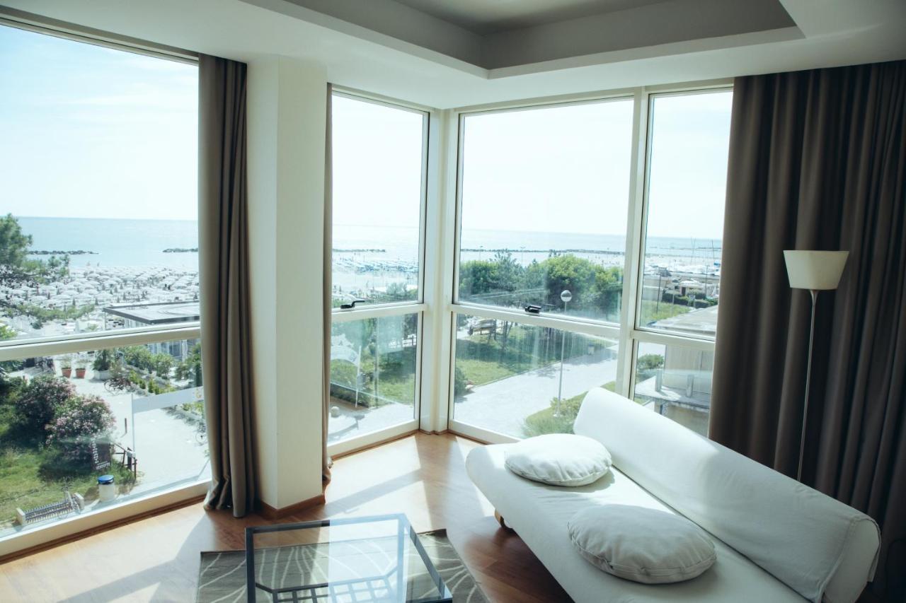 Hotel Astor B&B リド・ディ・クラッセ エクステリア 写真