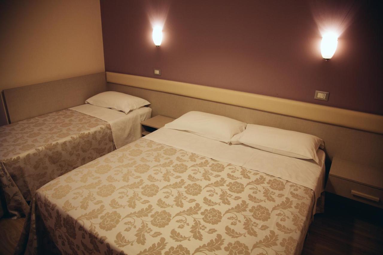 Hotel Astor B&B リド・ディ・クラッセ エクステリア 写真