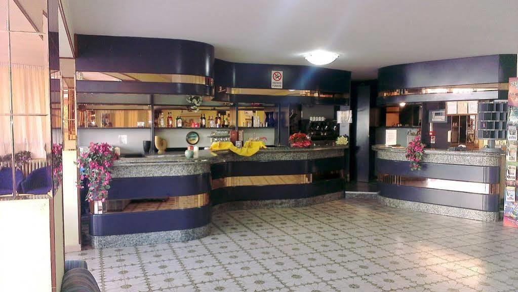 Hotel Astor B&B リド・ディ・クラッセ エクステリア 写真